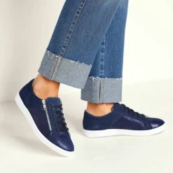 Basket basse zippée en cuir souple effet irisé