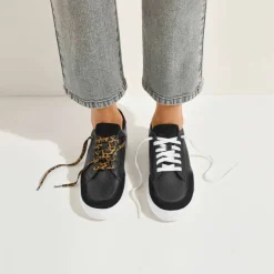 Baskets à lacets en cuir, 2 paires de lacets