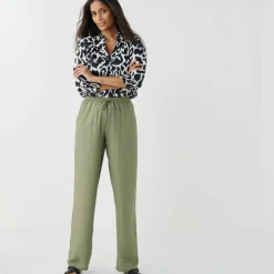 Blouse bicolore col tunisien, manches coudes smockées
