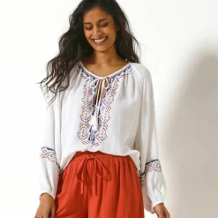 Blouse brodée, manches 3/4