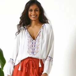 Blouse brodée, manches 3/4