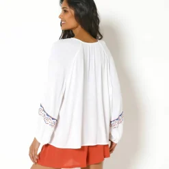 Blouse brodée, manches 3/4
