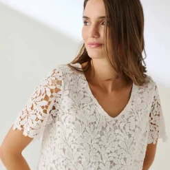 Blouse col V entièrement en macramé