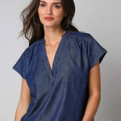Blouse col V manches courtes denim léger