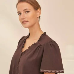 Blouse col V volanté, manches courtes