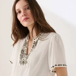 Blouse crépon brodé manches courtes