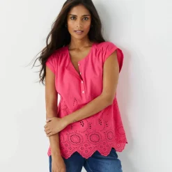 Blouse en broderie anglaise, sans manches