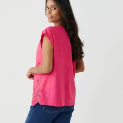 Blouse en broderie anglaise, sans manches