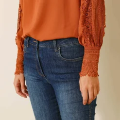 Blouse macramé col V manches longues, crêpe fluide