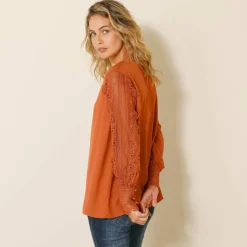 Blouse macramé col V manches longues, crêpe fluide