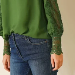 Blouse macramé col V manches longues, crêpe fluide
