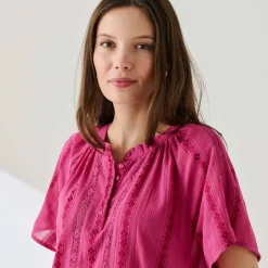 Blouse manches courtes finitions en macramé, unie