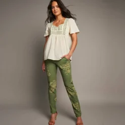 Blouse à plastron brodée, manches papillon