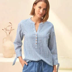 Blouse rayée en seersucker, nouettes aux manches