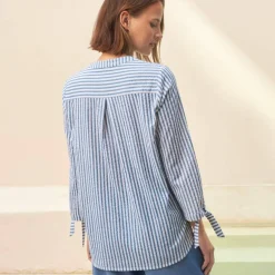 Blouse rayée en seersucker, nouettes aux manches
