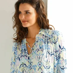 Blouse smockée col volanté, voile imprimée
