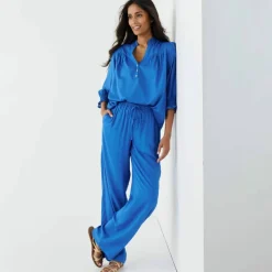 Blouse unie col tunisien, manches coudes smockées