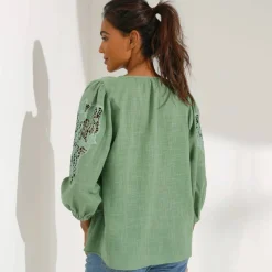 Blouse unie macramé, manches brodées