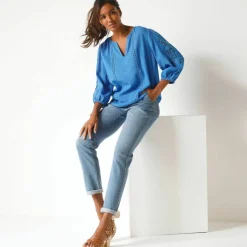 Blouse unie macramé, manches brodées