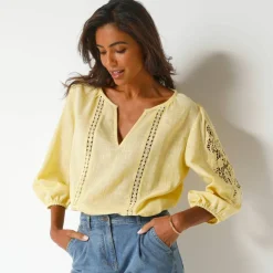 Blouse unie macramé, manches brodées