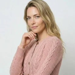 Cardigan boutonné, maille torsadée