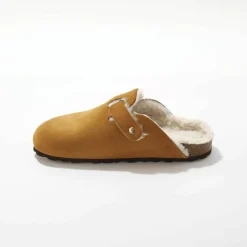 Chaussons fourrés forme sabot, cuir suédé