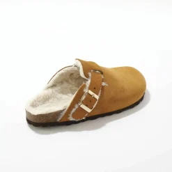 Chaussons fourrés forme sabot, cuir suédé