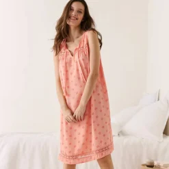 Chemise de nuit pompons.