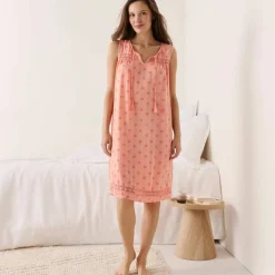 Chemise de nuit pompons.