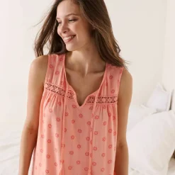 Chemise de nuit pompons.