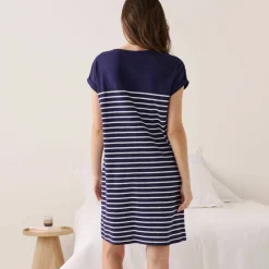 Chemise de nuit rayée et étoiles, fils teints