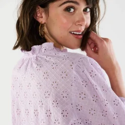 Chemisier broderie anglaise, smocks et col volanté