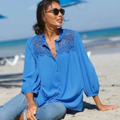 Chemisier col volanté, crépon et macramé