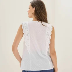 Chemisier plumetis et macramé sans manches