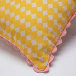 Coussin imprimé bicolore galon écailles