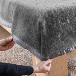 Couverture bicolore Courtelle® mi-housse 420 g/m²