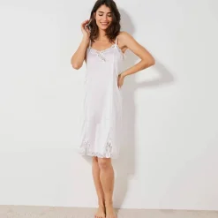 Fond de robe en satin antistatique