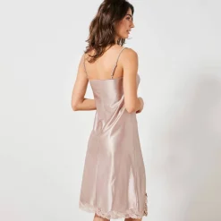 Fond de robe en satin antistatique