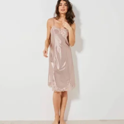 Fond de robe en satin antistatique