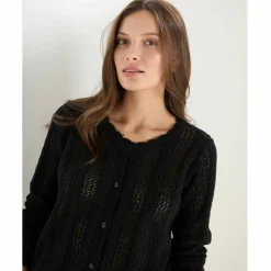 Gilet boutonné col rond à écailles, maille ajourée
