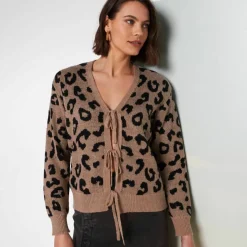 Gilet à nouettes, jacquard motif léopard