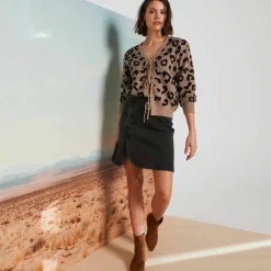 Gilet à nouettes, jacquard motif léopard
