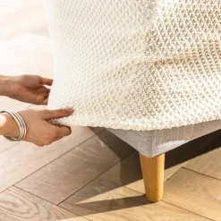 Housse texturée bi-extensible spéciale canapé fauteuil à accoudoirs
