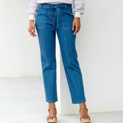 Jean droit taille haute, ceinture à nouer