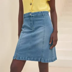 Jupe courte fendue en jean
