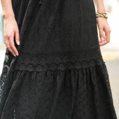 Jupe mi-longue, dentelle et macramé