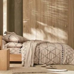 Linge de lit Massaï coton à motifs graphiques et finitions pompons