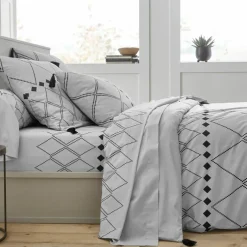 Linge de lit Massaï coton à motifs graphiques et finitions pompons