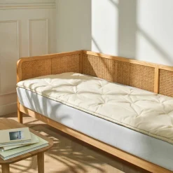 Long coussin uni d'assise de canapé