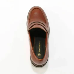 Mocassins à talon en cuir, semelle crantée.